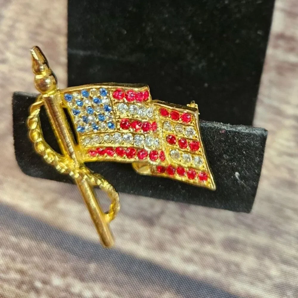 Unmarked Rhinestone American Flag Pin/Brooch